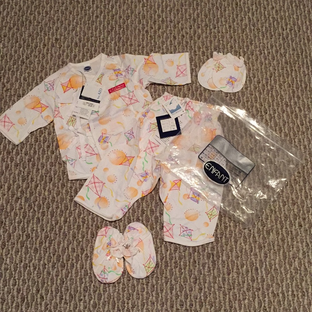 NWT Enfant shirt, pants, booties & mittens